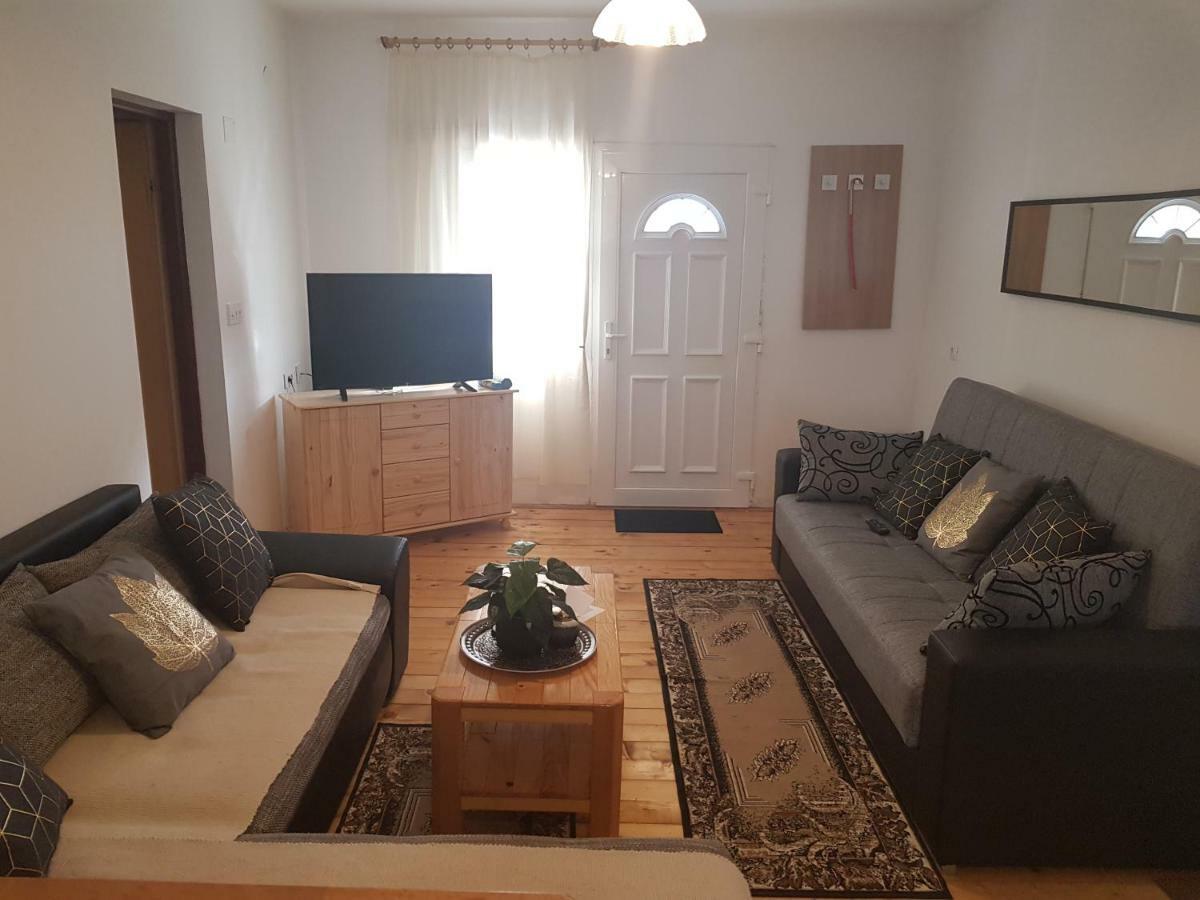 Apartmani Andrej Udbina Exterior photo